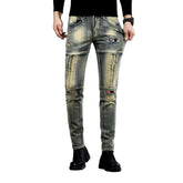 Gealterte, dehnbare Herrenjeans